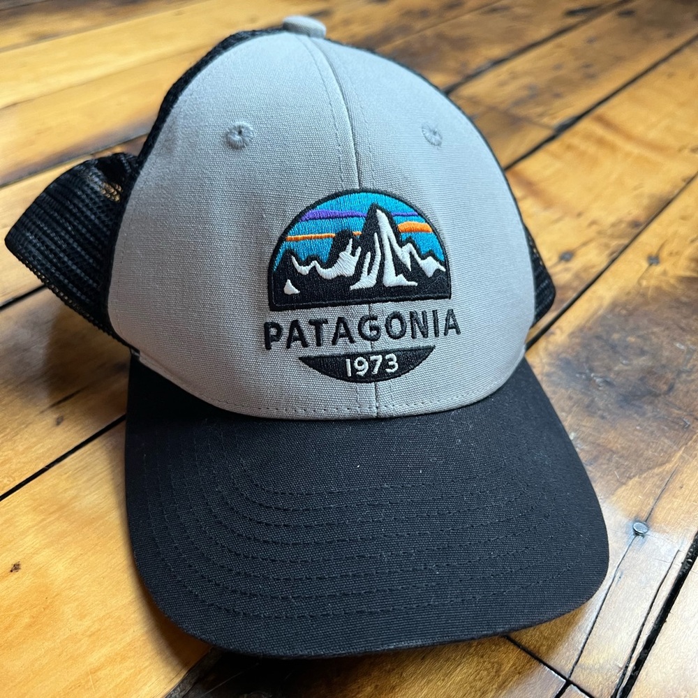 Patagonia Fitz Roy Scope LoPro 1973 Trucker Hat Cap Gray/Black Snapback